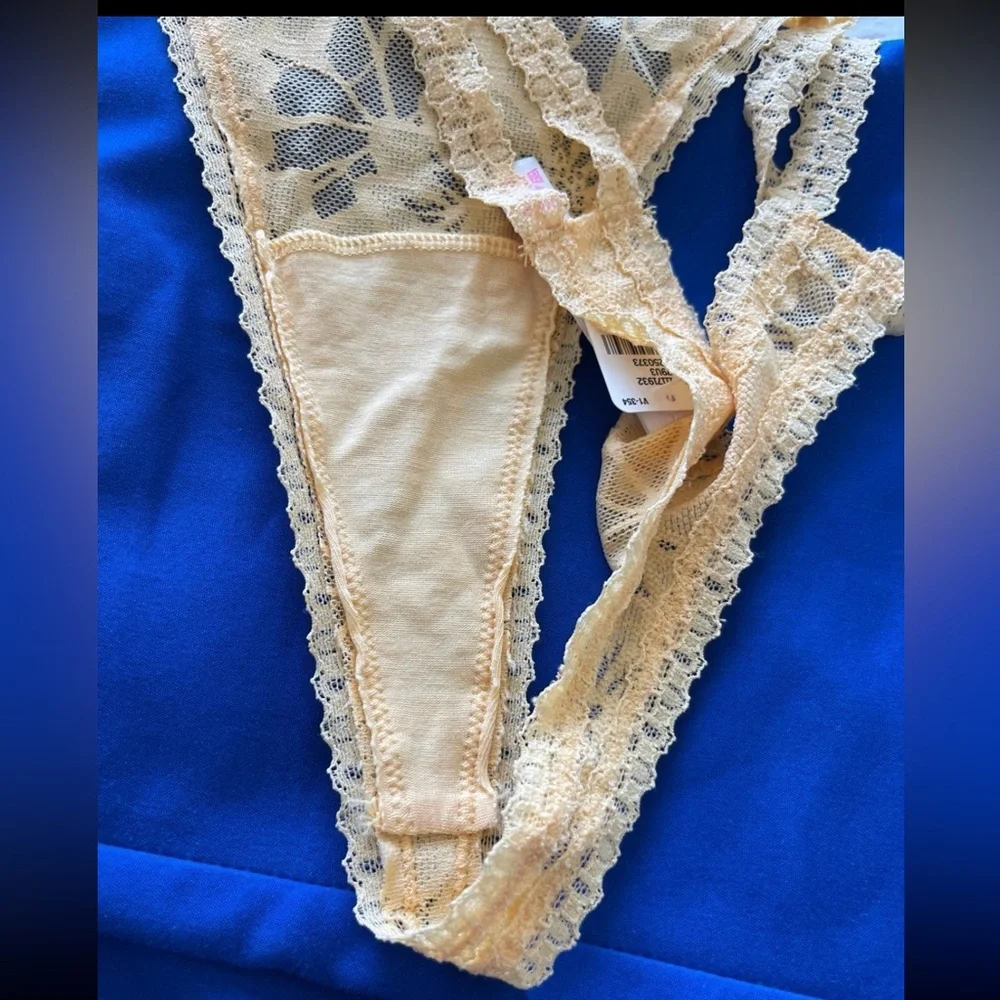 New Victorias Secret Floral Sexy Lace Thong Panty